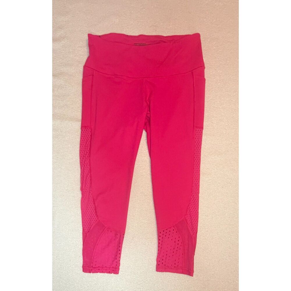 Victoria's Secret Sport "Knockout" cropped tight leggings in vibrant hot pink